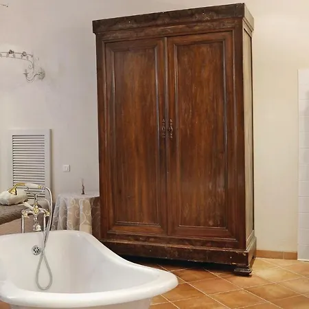 Gorgeous In Sainte Alvere With Kitchen